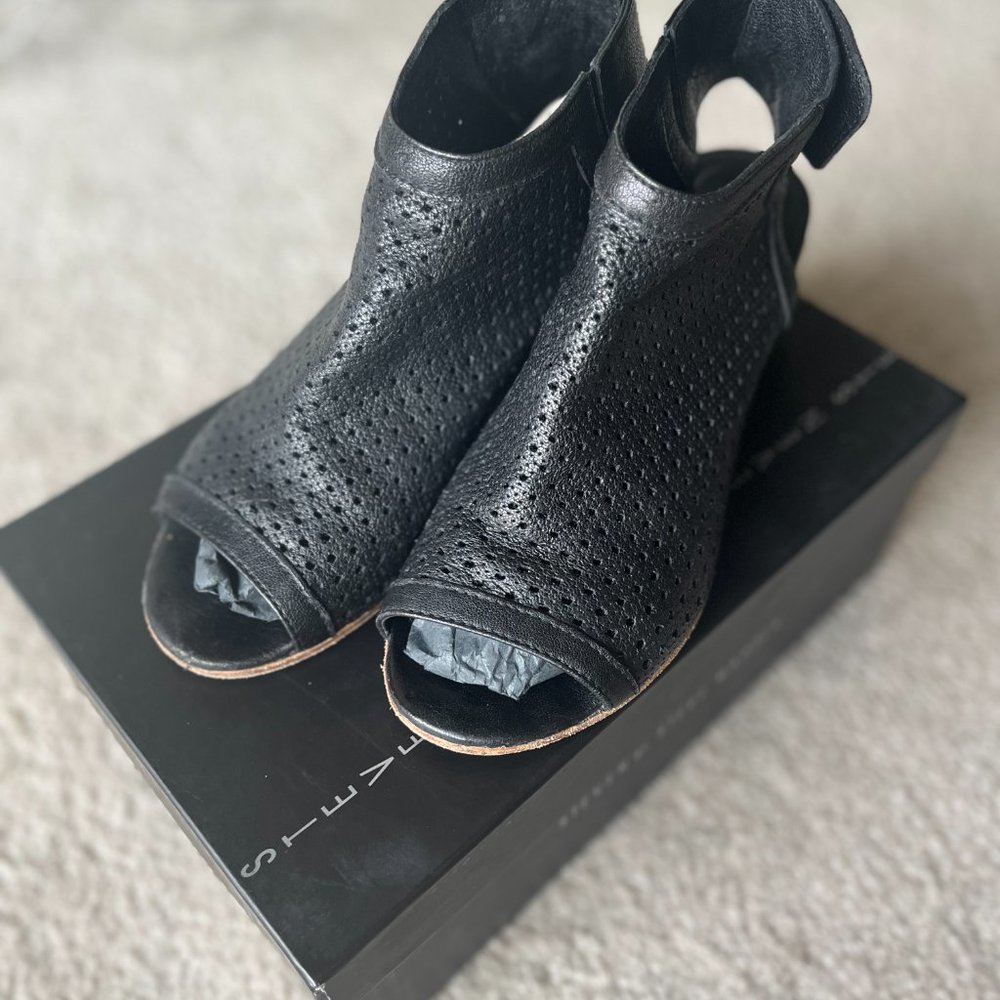 Steve Madden Mirabela Black Leather Heels